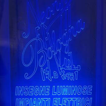 Targhe in plexiglass incise illuminate a led - Nuova neon ...