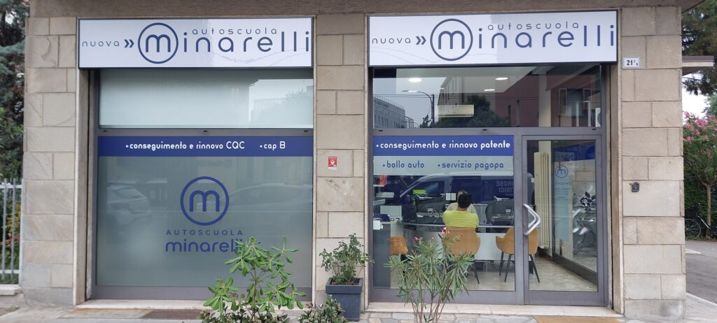 Insegne luminose a cassonetto e vetrofanie