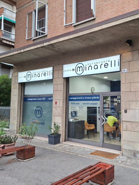 Insegne luminose a cassonetto autoscuola minarelli bologna