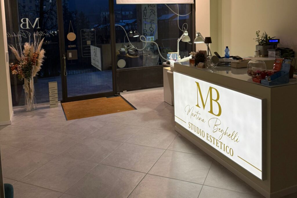 Insegna a cassonetto monofacciale slim