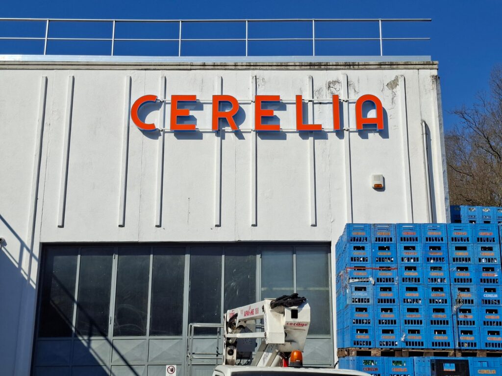 Insegna a lettere scatolate Cerelia