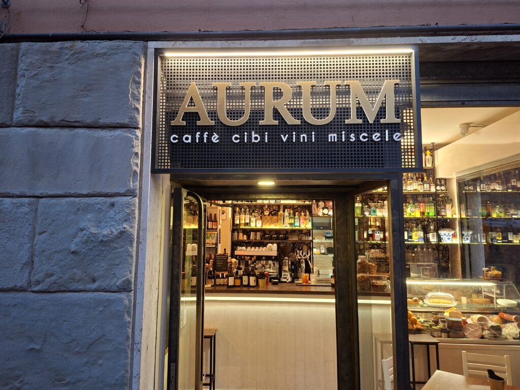 Insegna con lettere in metacrilato "AURUM"