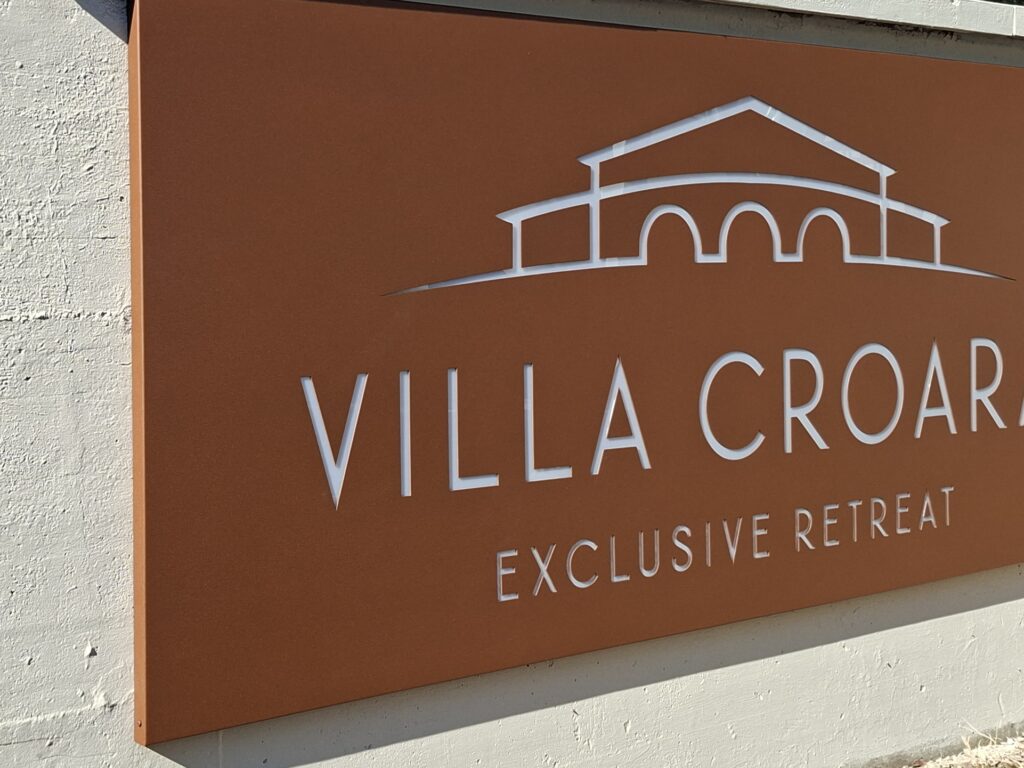 Insegna a pannello scatolato corten Villa Croara San Lazzaro di Savena